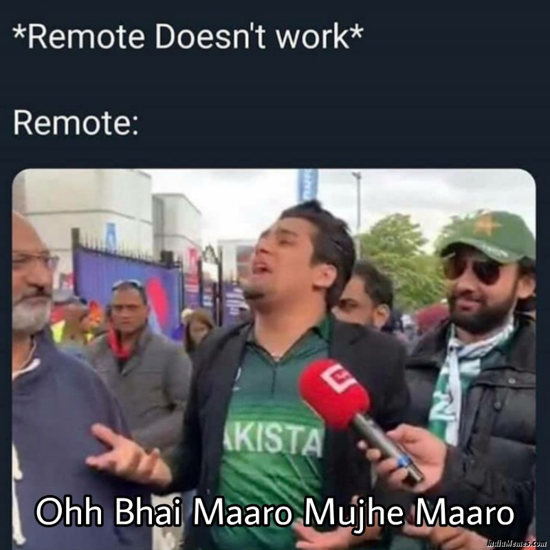 Remote doesnt work Meanwhile remote Maaro mujhe maaro meme.jpg