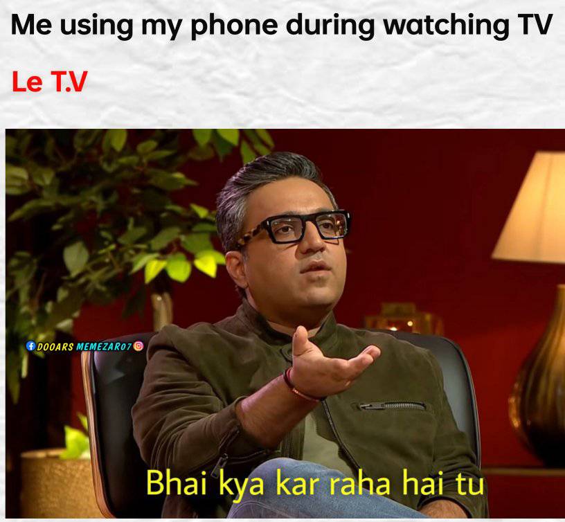Me using my phone during watching TV Le TV meme