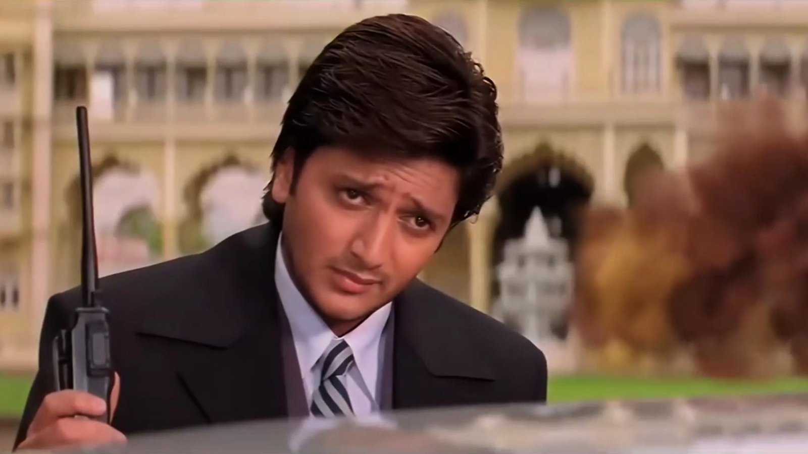 Sir Hum Iss Waqt Bharat Ke Sabse Surakshit Jagah Par Khade Hai Blank Meme Template & Generator