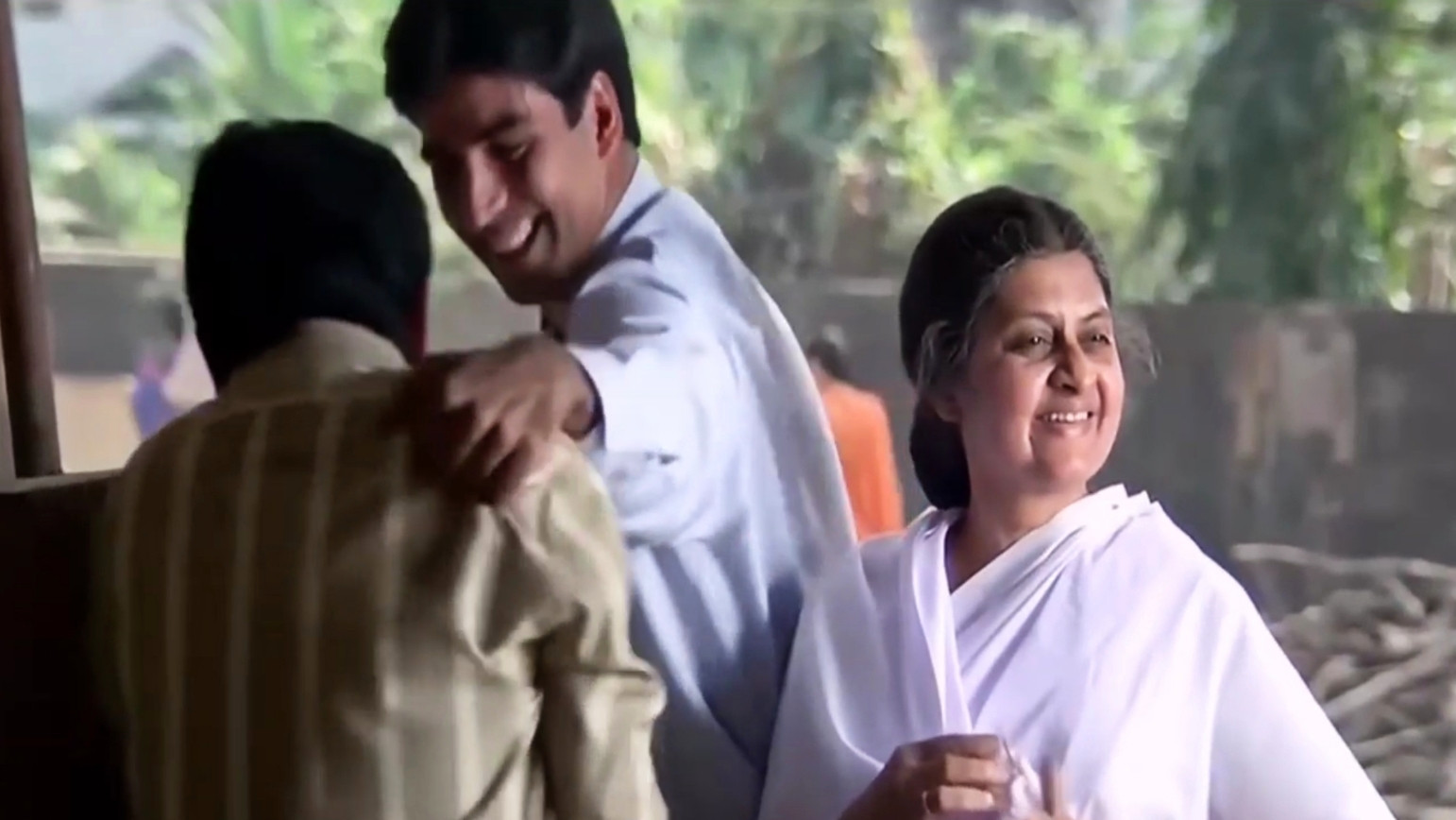 Aaja, Aaja Beta Aaja Blank Meme Download & Generator