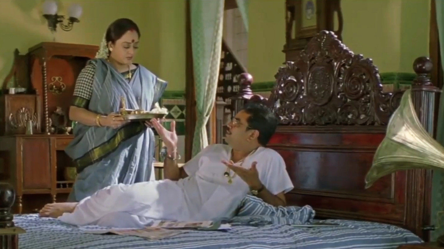 Itne Bade Aadmi Ke Bare Me Aise Baatein Karti Ho Blank Meme Template