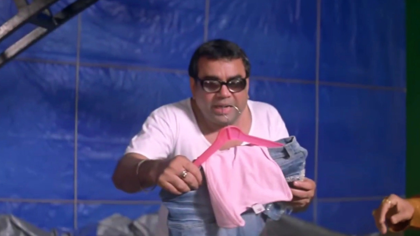 Ye To Ladies Costume Hai Blank Meme Download & Generator