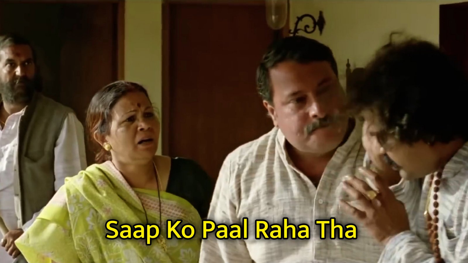 Saap Ko Paal Raha Tha Meme Template