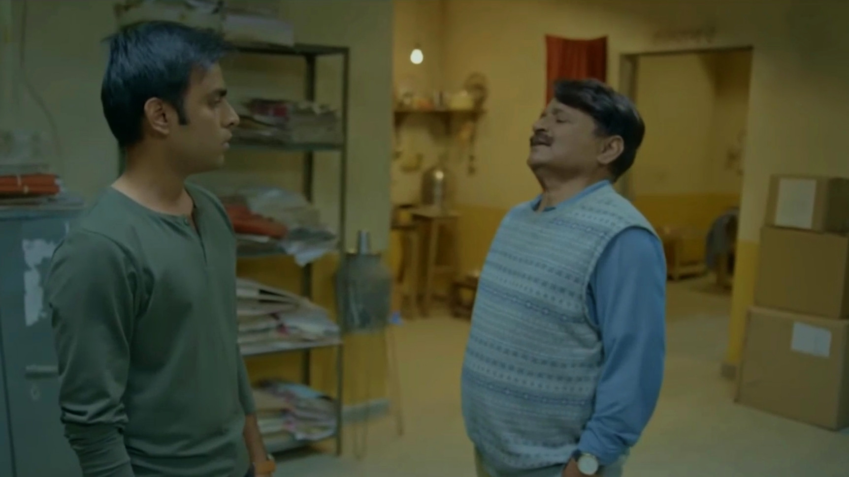 Hum To Aise Hi Bade Hone Ke Nate Puchtaach Karne Aa Gaye Blank Meme Template & Generator