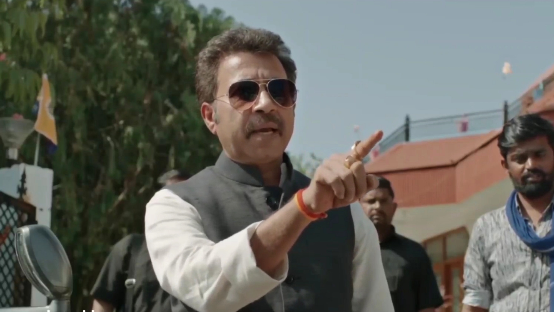 Tone Niche Karke Baat Kar, Samjha Ki Nahi Blank Meme Template & Generator