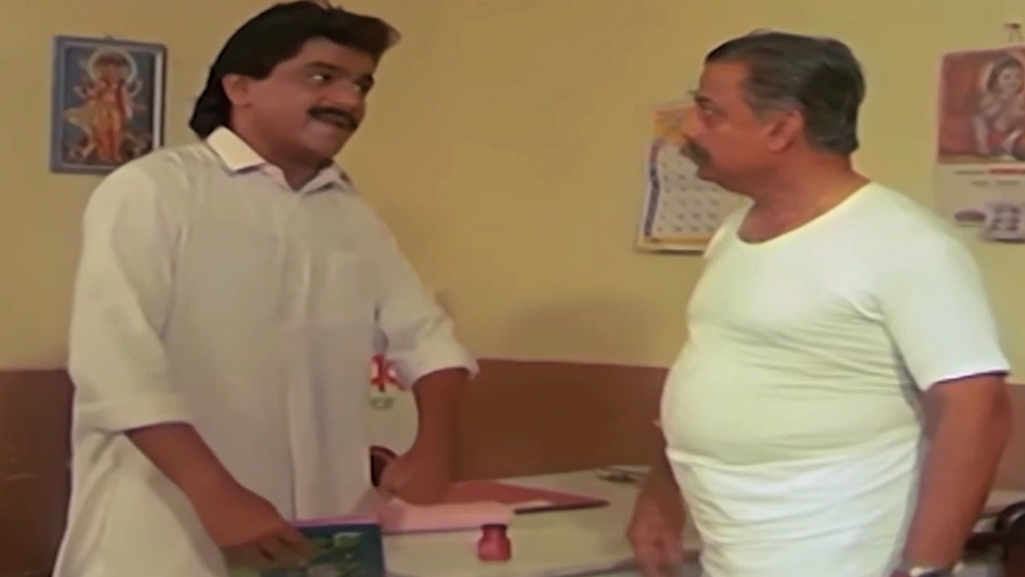 आज मी तुम्हाला एक धक्का देणार आहे Blank Meme Download & Generator