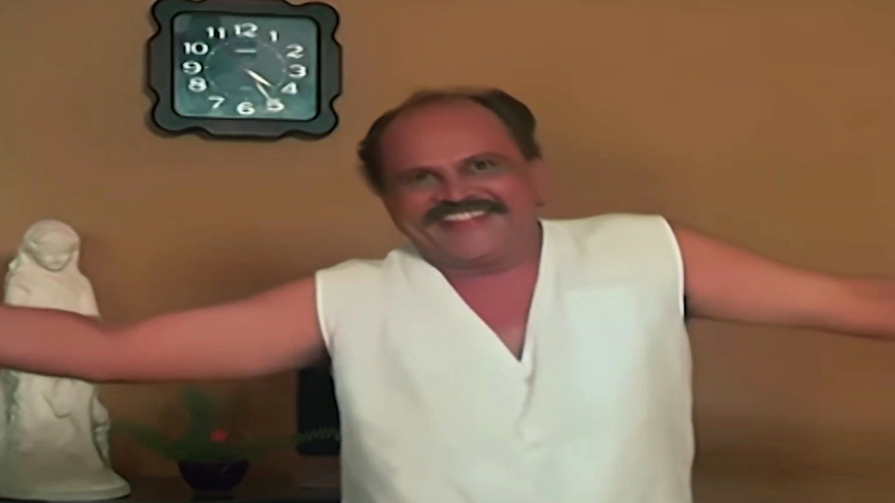 आनंदी आनंद गडे जिकडे तिकडे चोहीकडे Blank Meme Download & Generator