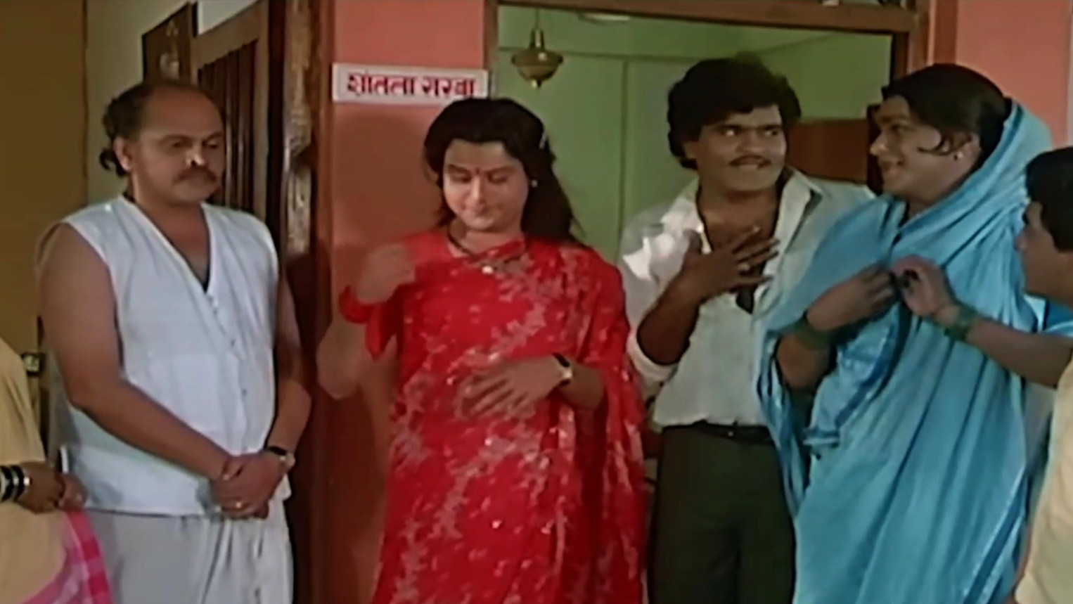 त्यांच्या चेहऱ्यावर जाऊ नका, मनाने अतिशय चांगले आहेत ते Blank Meme Download & Generator