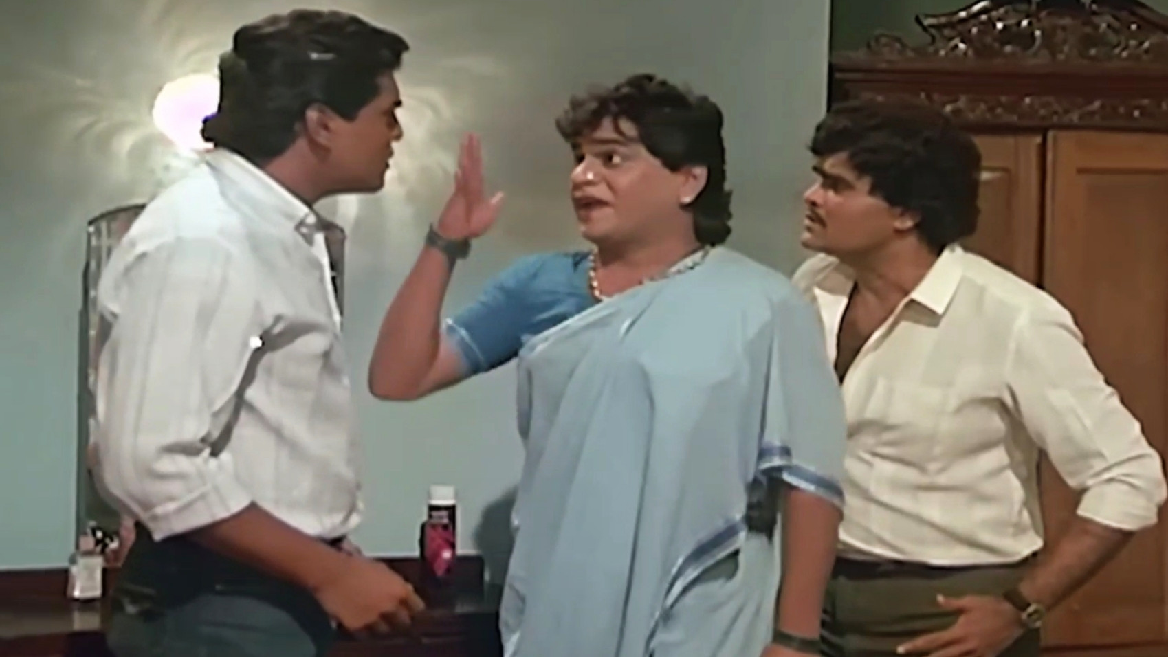 मला या घरात राहायचं नाही Blank Meme Download & Generator