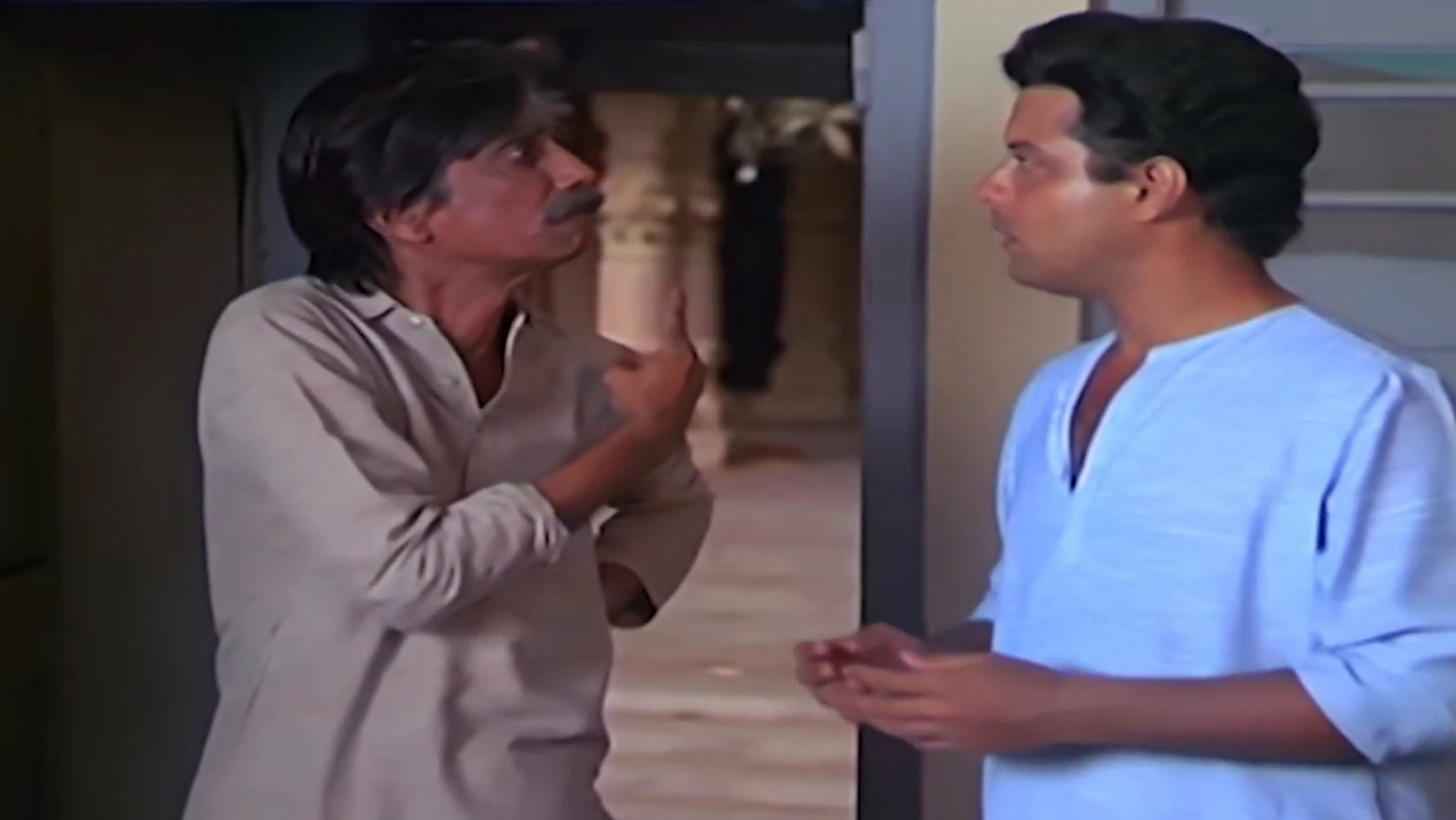 या घरातलं तुझं सामान बांधायचं आणि चालायला लागायचं Blank Meme Download & Generator