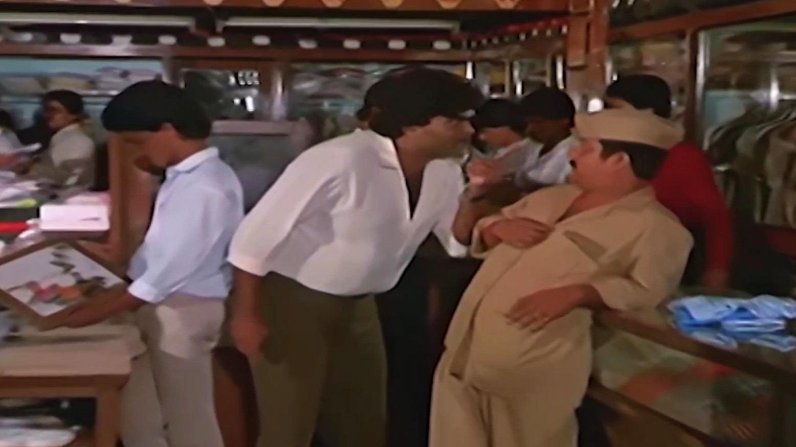 हे बघा, मला बेशिस्तपणा अजिबात आवडत नाही Blank Meme Download & Generator