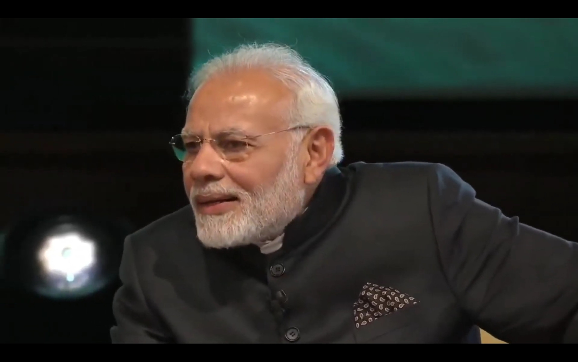 Arey Bete, Tujhe Thakaan Nahi Lag Rahi Kya? Blank Meme Download & Generator