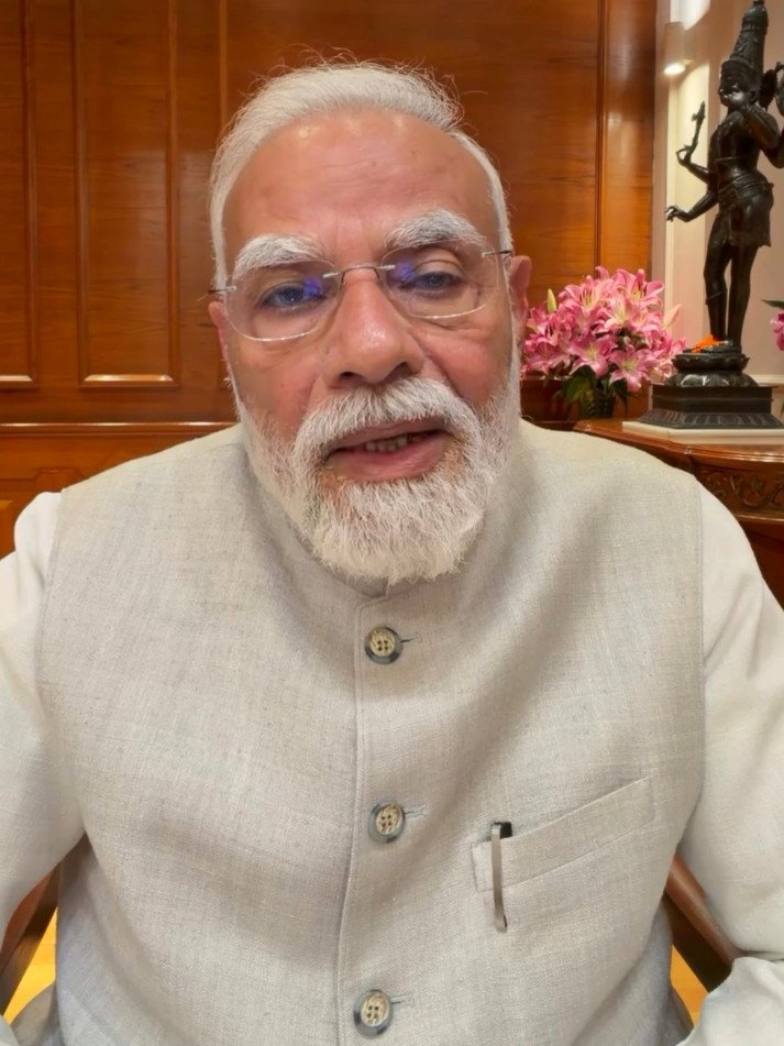 Hamari Betiya Iss Prakar Ki Bhasha Kaise Bol Sakti Hai Blank Meme Template & Generator