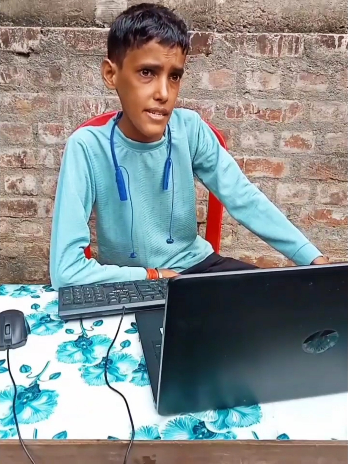 Abhi Line Kata Hua Hai Blank Meme Template