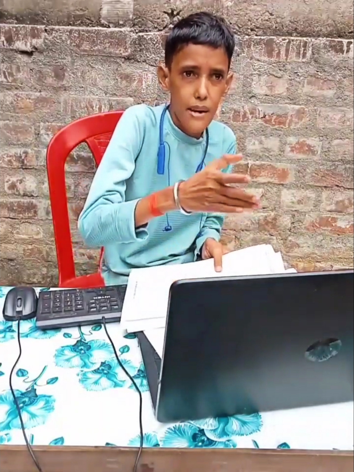 Abhi Server Down Hai, Baad Mein Aayiyega Blank Meme Template