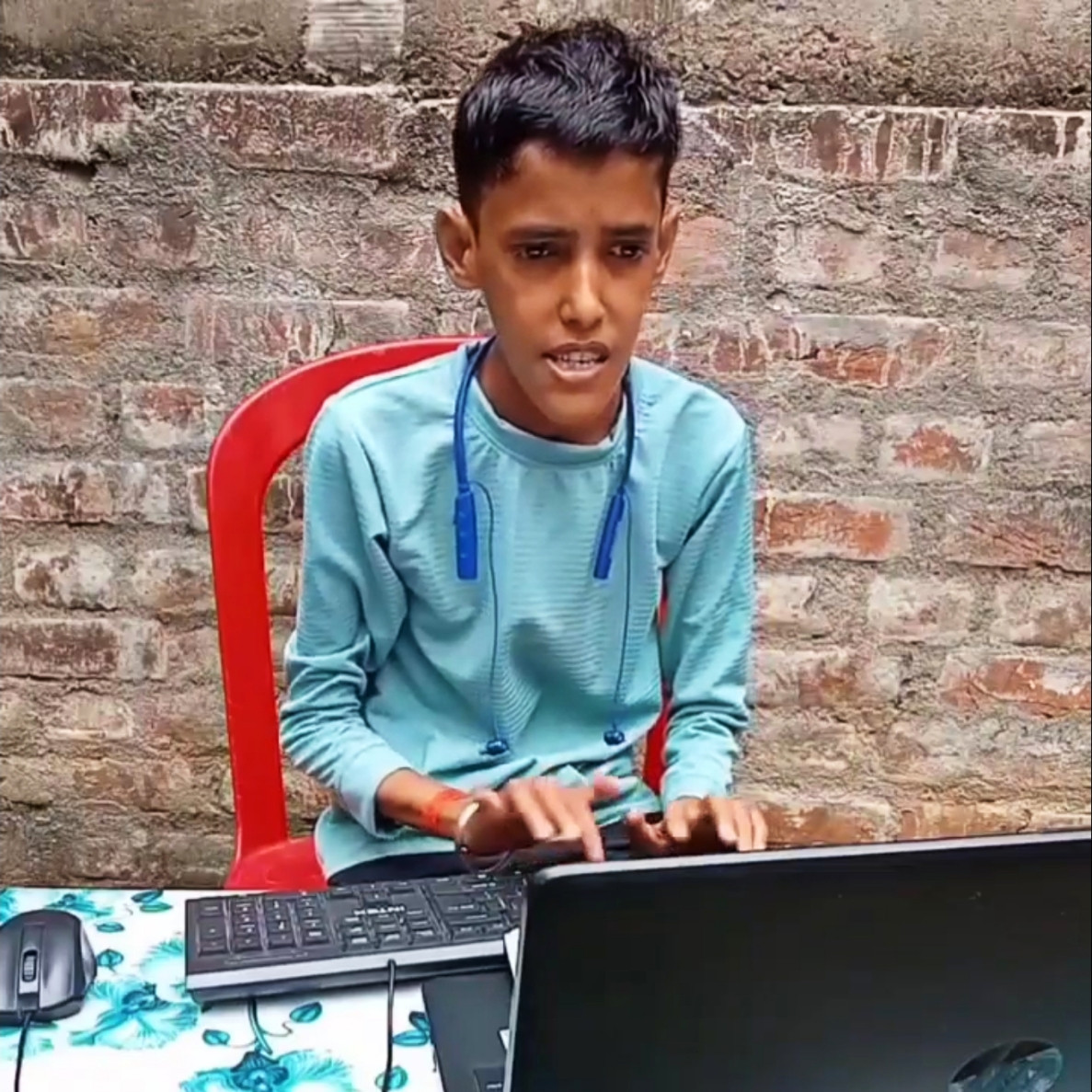 Jameen Ka Puarana Rasid Aur Khatian Laye Hai? Blank Meme Template