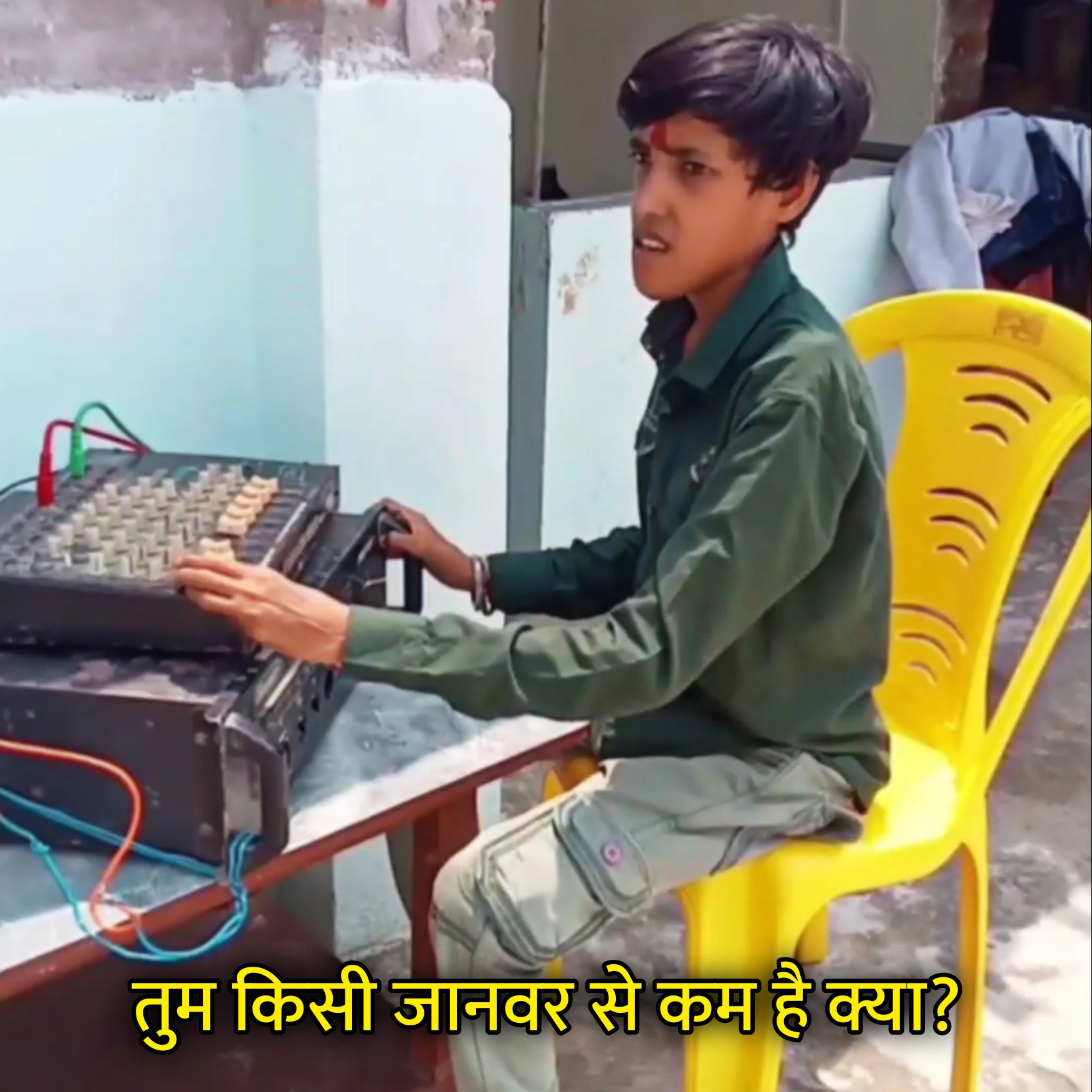 Tum Kisi Janwar Se Kam Hai Kya? Hindi Meme Template Image
