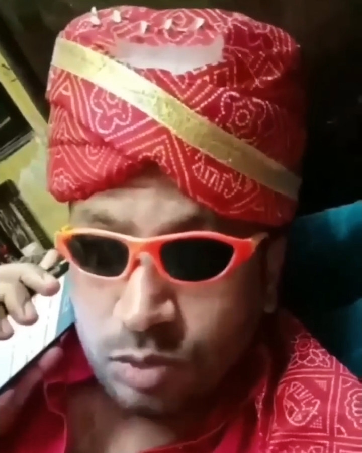 Tu Mujhse Shaadi Karegi? Ya Nahi Karegi Blank Meme Template