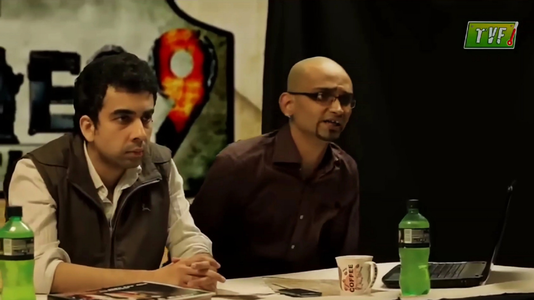 Abey Yaha Waha Kya Dekh Raha Hai? Idhar Dekh Blank Meme Template
